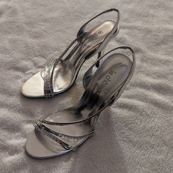 Le Chateau silver high heels - Picture 3 of 4
